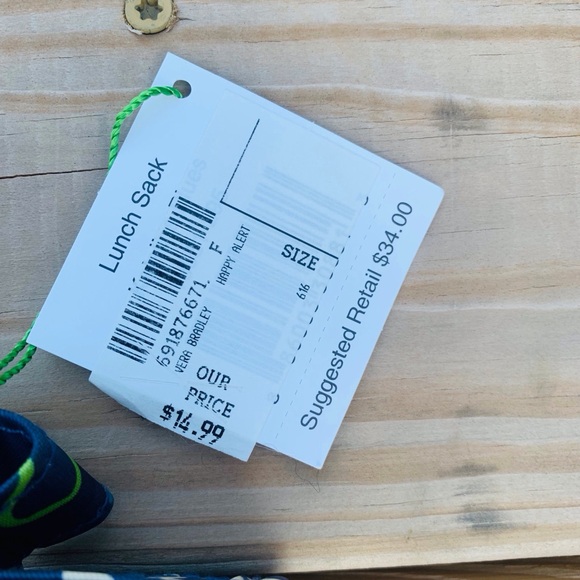 Vera Bradley - Lunch Sack - Picture 2 of 8